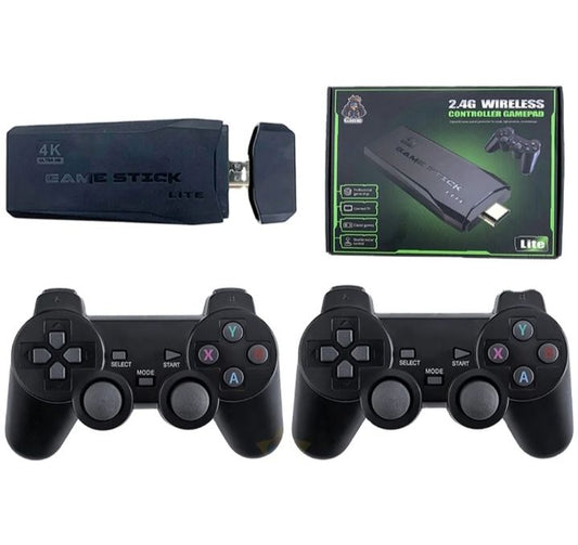 CONSOLA “M8 FAMILY TV” – STICK 64 GB CON 20 000 JUEGOS + MANDOS INALÁMBRICOS 2.4GHz